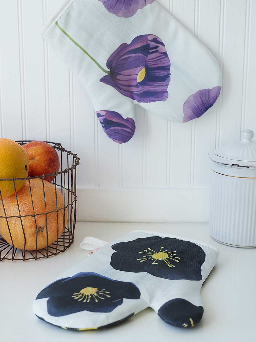 Oven Mitt: Black Hellebore on Snow-India & Purry