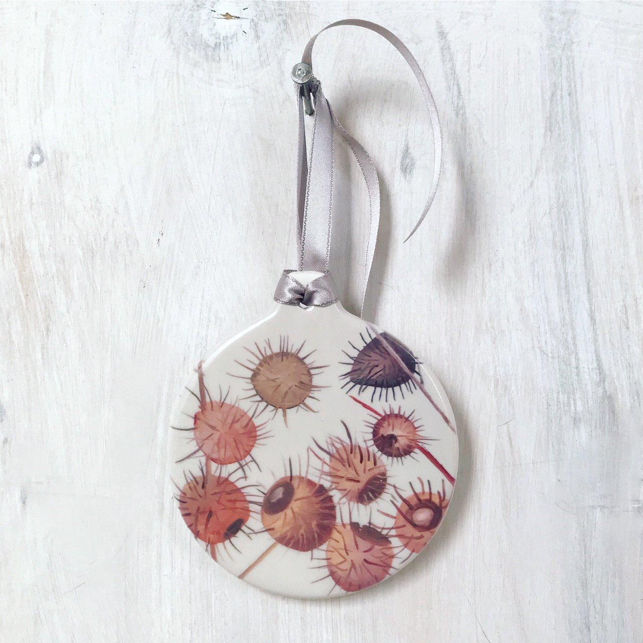 Room Ornament: Burrs on Snow-India & Purry